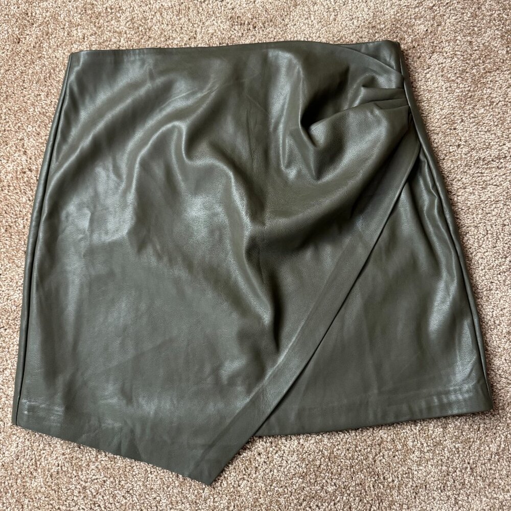 Elan Olive Faux Leather Mini Skirt w/Wrap Look Large